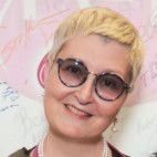 Татьяна Устинова - автор детективных романов, сценарист, переводчик, телеведущая